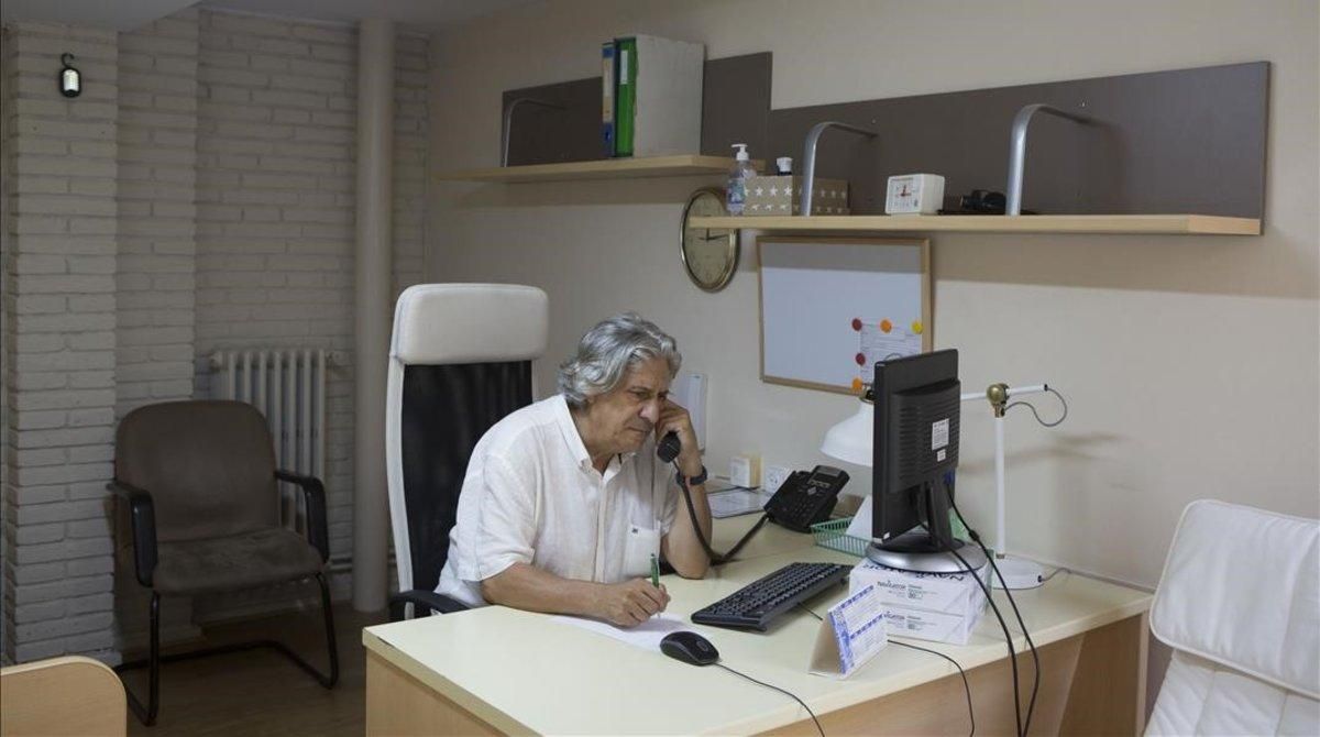 Barcelona crea un telèfon de prevenció del suïcidi: 900.92.55.55 Barcelona crea un telèfon de prevenció del suïcidi: 900.92.55.55