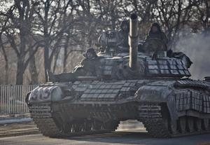 Rebels russos, en un tanc a Lugansk.