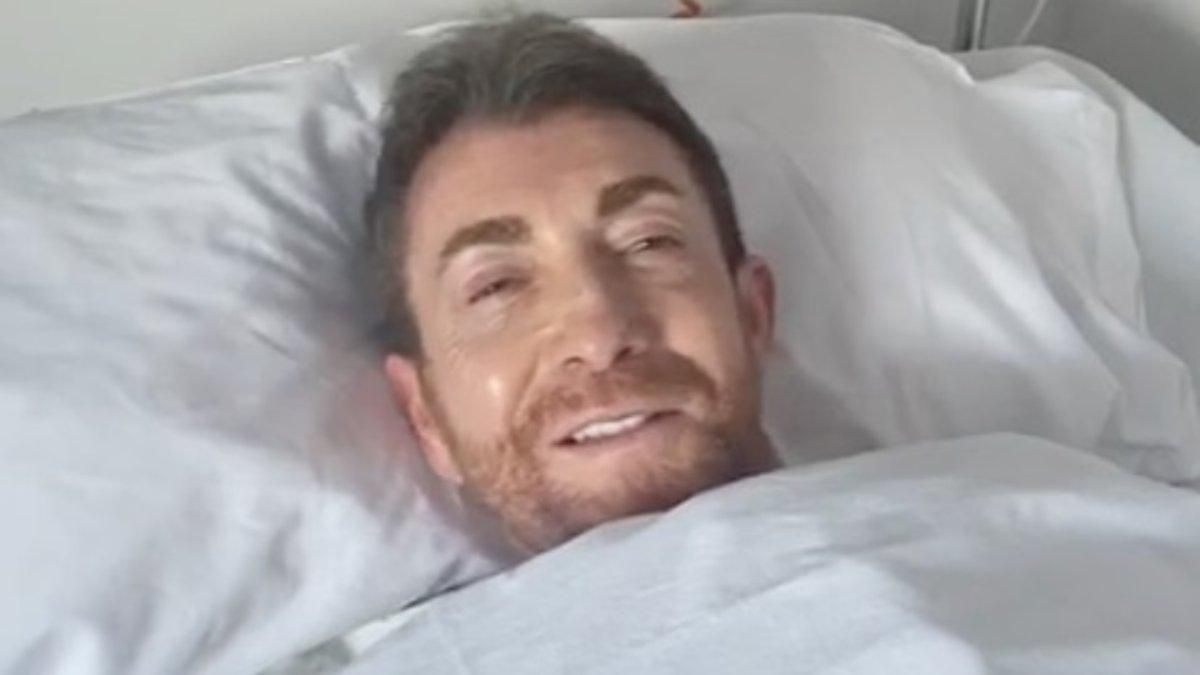 Pablo Motos cuenta desde el hospital que ha sido operado del hombro: "Me han metido un tubo por la garganta" Pablo Motos cuenta desde el hospital que ha sido operado del hombro: "Me han metido un tubo por la garganta"