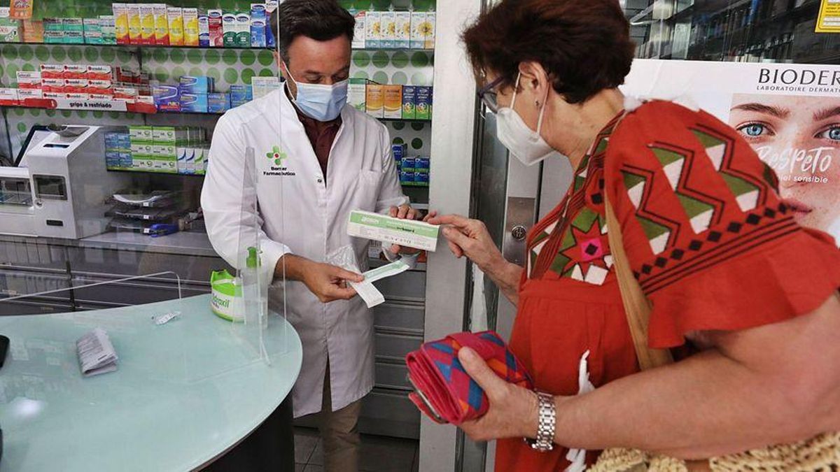 Las farmacias catalanas se ofrecen como puntos de vacunación Las farmacias catalanas se ofrecen como puntos de vacunación