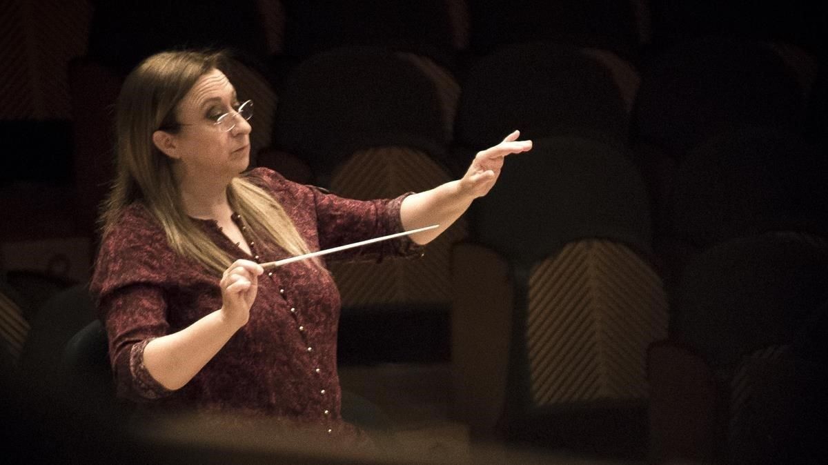 Simone Young, en un ensayo con la OBC, este miércoles. Simone Young, en un ensayo con la OBC, este miércoles.