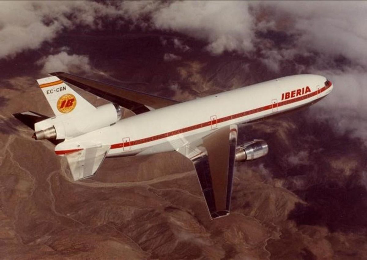 Un avión de los años 70 de la aerolínea Iberia. Un avión de los años 70 de la aerolínea Iberia.