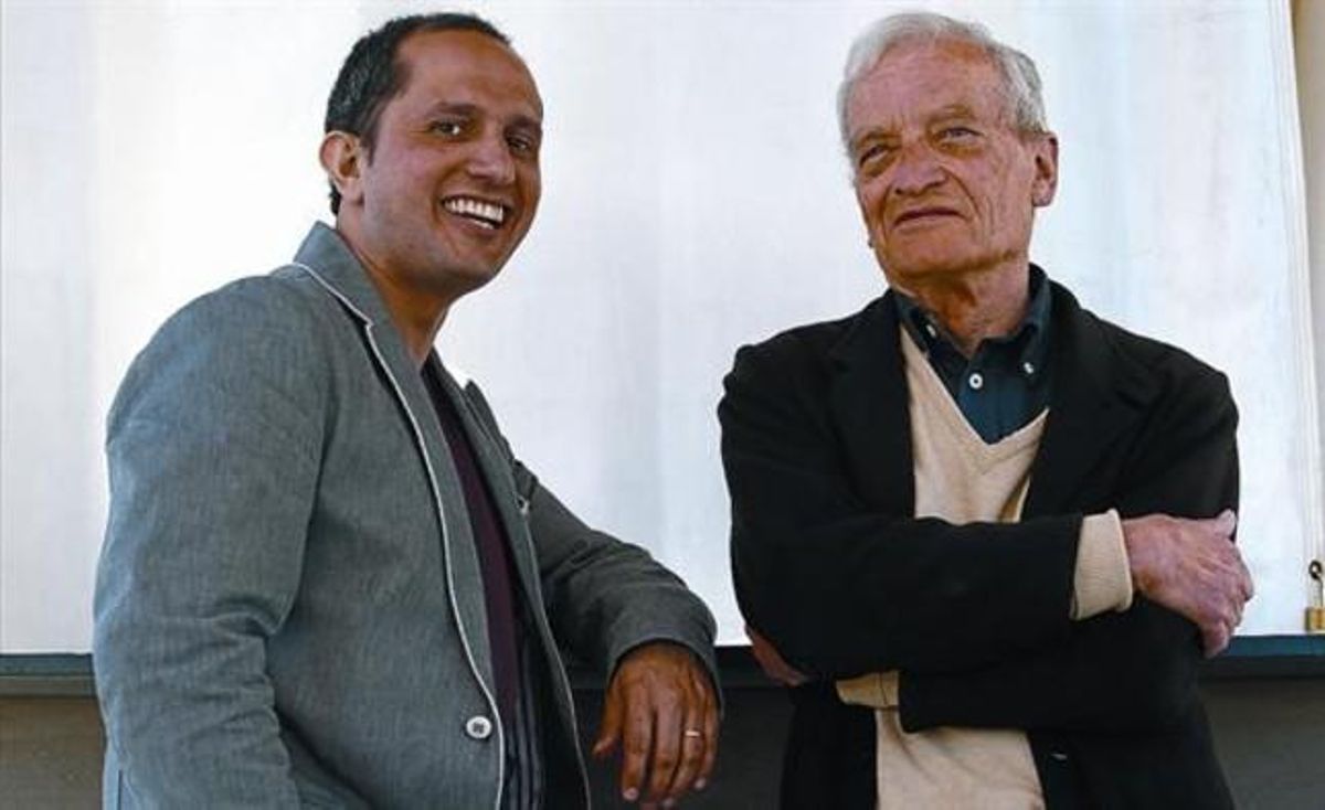 Los escritores Jorge Carrión (izquierda) y Luis Goytisolo, ayer en durante el anuncio del Premio Anagrama de Ensayo, en Barcelona. Los escritores Jorge Carrión (izquierda) y Luis Goytisolo, ayer en durante el anuncio del Premio Anagrama de Ensayo, en Barcelona.