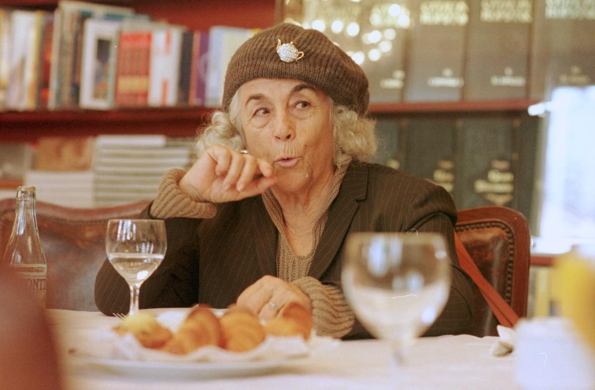 Carmen Martín Gaite (1999). Carmen Martín Gaite (1999).