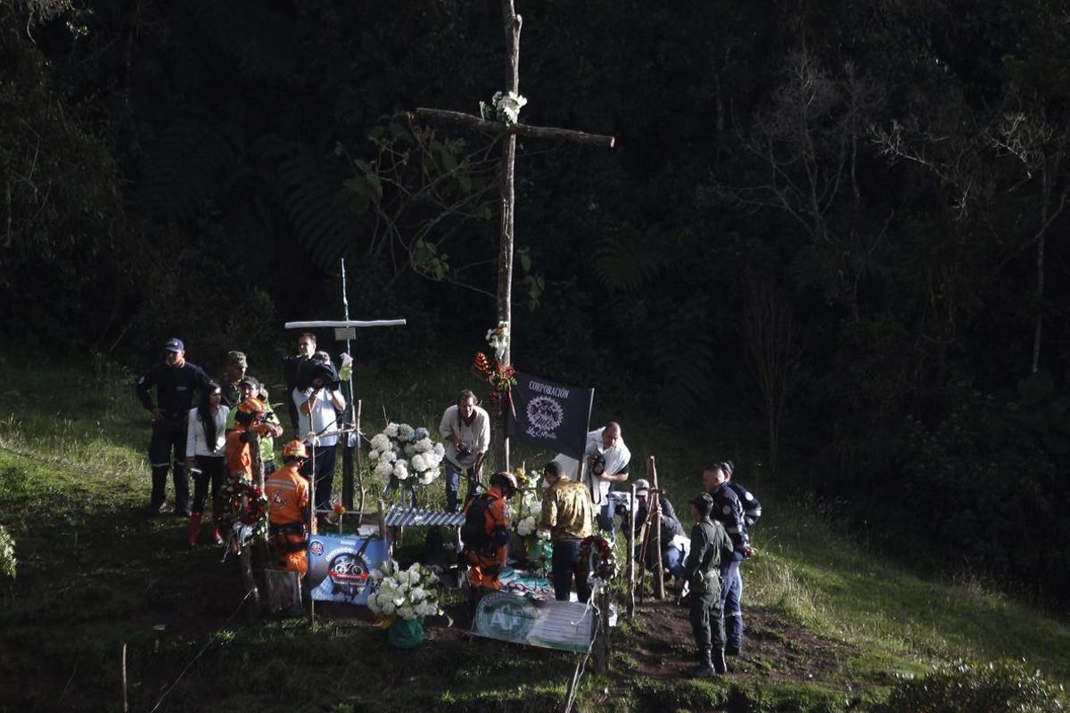 Un monumento recuerda a las víctimas del Chapecoense en el lugar del accidente. Un monumento recuerda a las víctimas del Chapecoense en el lugar del accidente.