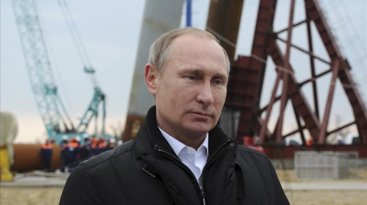 Putin, en el puerto de Kerch (Crimea), en marzo de 2016.