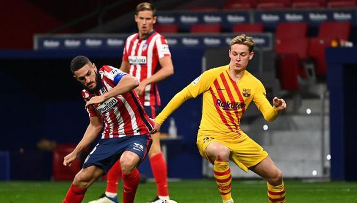 De Jong y Koke luchan por un balón en el partido de la primera vuelta. De Jong y Koke luchan por un balón en el partido de la primera vuelta.