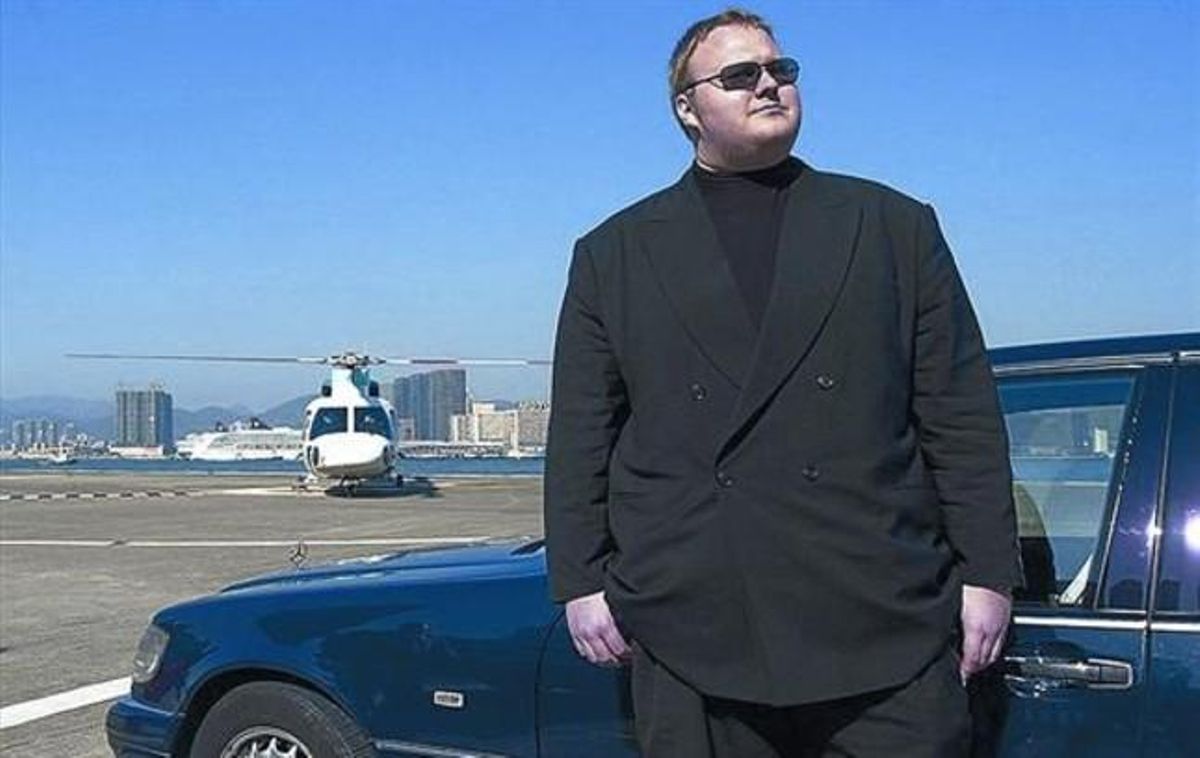 Millonario 8 Schmitz, fundador de Megaupload, en Hong Kong, sede de la firma de descargas. Millonario 8 Schmitz, fundador de Megaupload, en Hong Kong, sede de la firma de descargas.