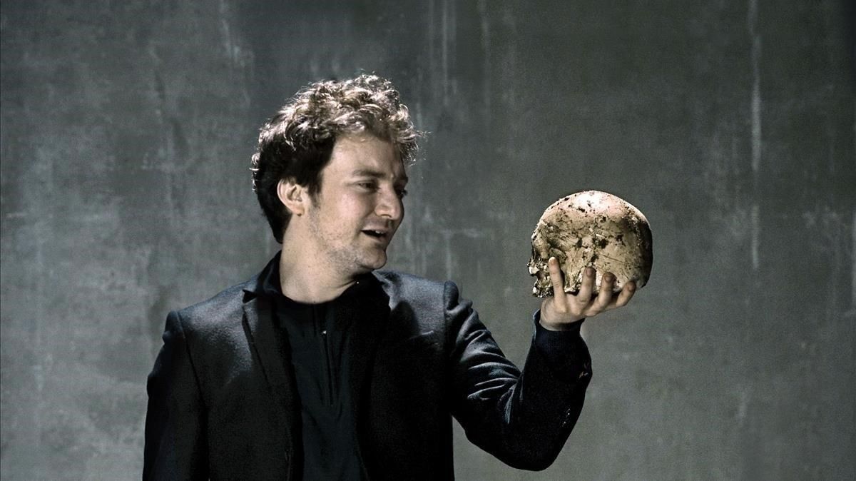 El actor Pol López durante su actuación en la obra Hamlet en el Teatre Lliure El actor Pol López durante su actuación en la obra Hamlet en el Teatre Lliure