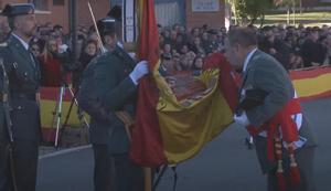 El teniente general Jarava jura bandera por última vez antes de su retiro, en un acto en Valdemoro, en diciembre de 2017.