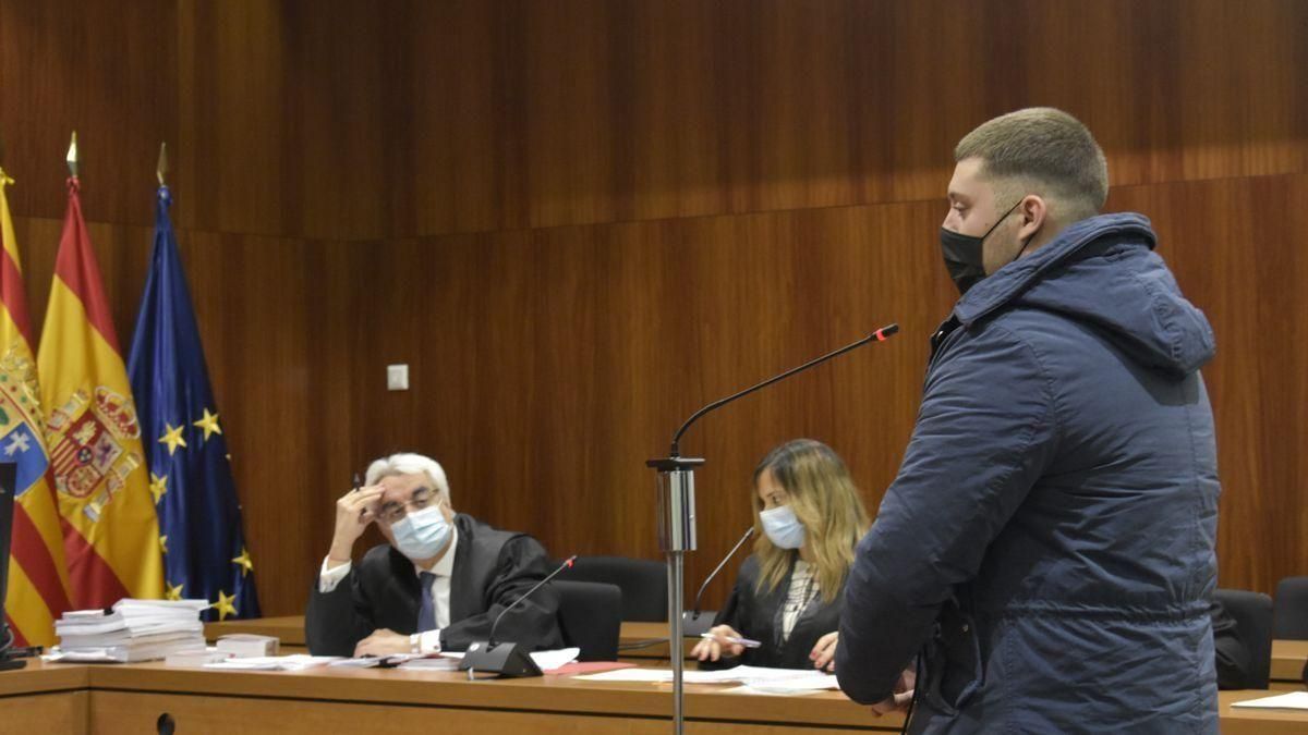 Condenado a seis años de cárcel por dejar en coma a un joven con dos puñetazos en Zaragoza Condenado a seis años de cárcel por dejar en coma a un joven con dos puñetazos en Zaragoza