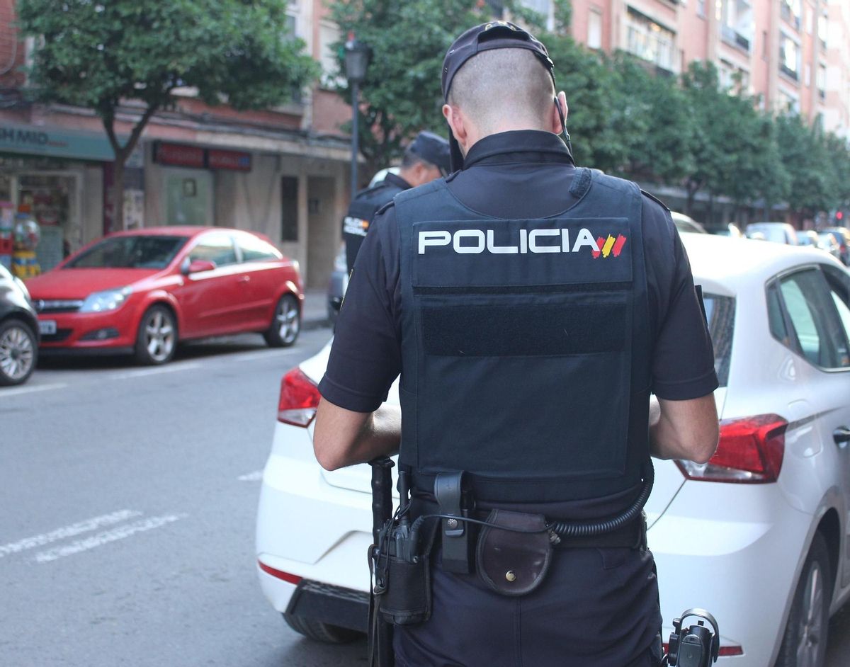 Detenido un hombre por dejar abandonada, entre heces y con un paquete de galletas, a una mujer de 80 años en Oviedo Detenido un hombre por dejar abandonada, entre heces y con un paquete de galletas, a una mujer de 80 años en Oviedo