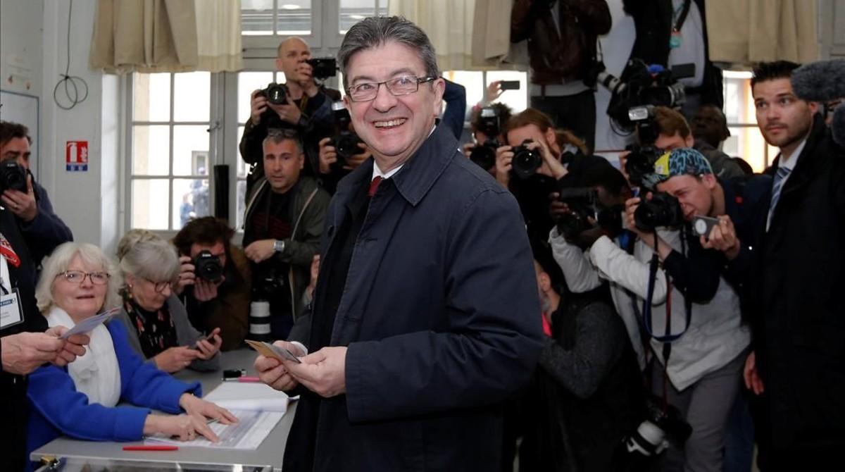 Mélenchon vota en París.