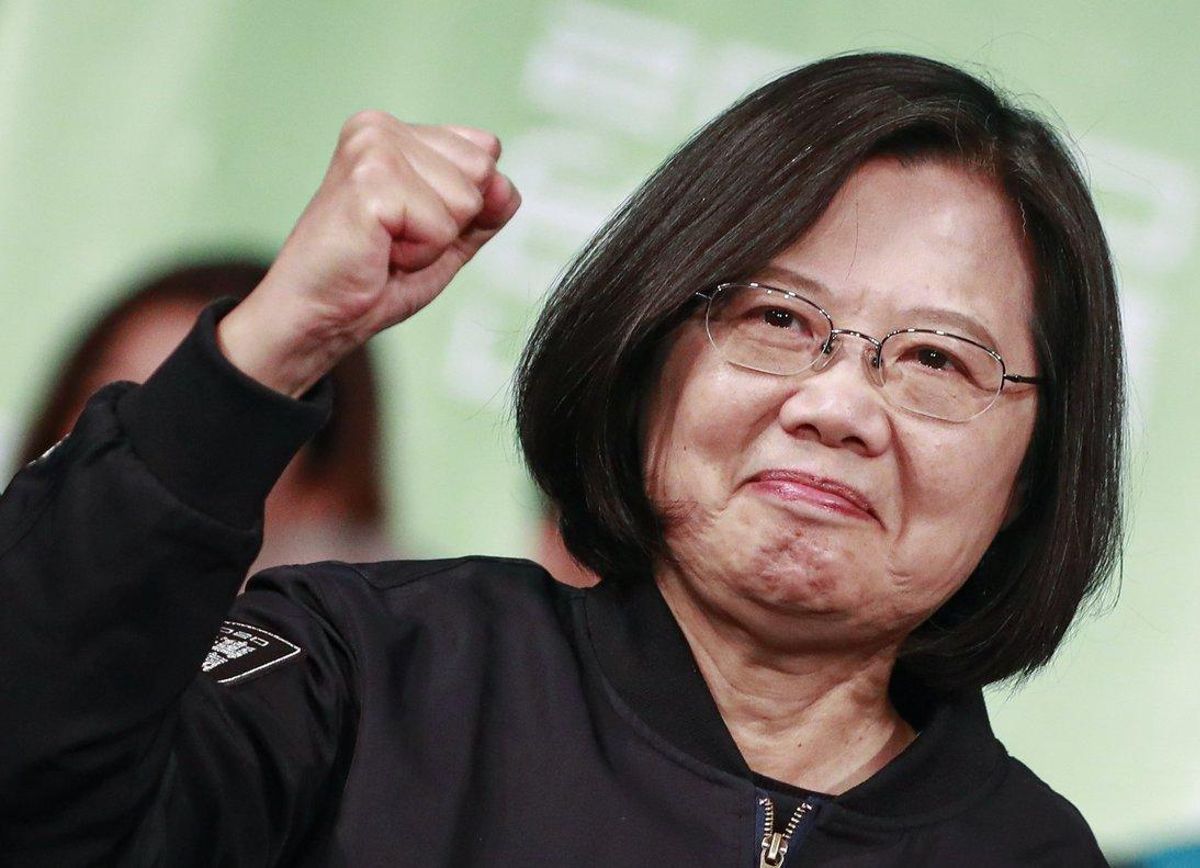 La política Tsai Ing-wen celebra su reeleción como presidenta de Taiwán. La política Tsai Ing-wen celebra su reeleción como presidenta de Taiwán.