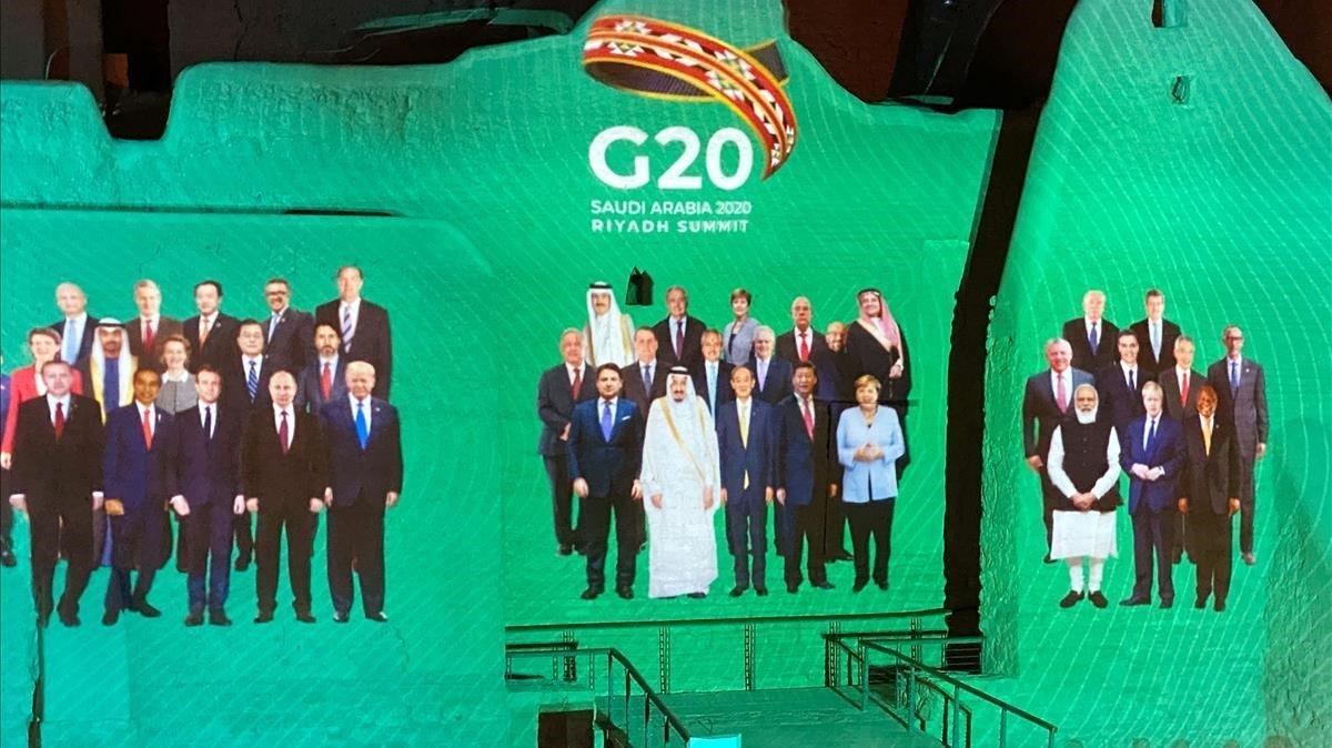 Montaje de foto de familia de la cumbre virtual del G-20 en Riad.