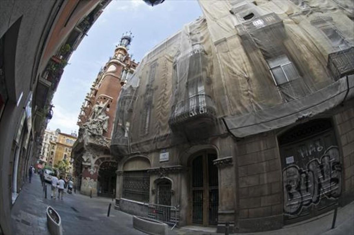Edificio frente al Palau de la Música que Millet y Montull querían convertir en hotel. Edificio frente al Palau de la Música que Millet y Montull querían convertir en hotel.