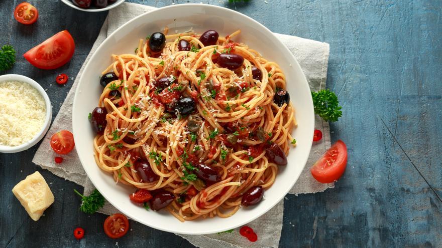 Tallarines a la 'puttanesca': la receta más tradicional de pasta italiana