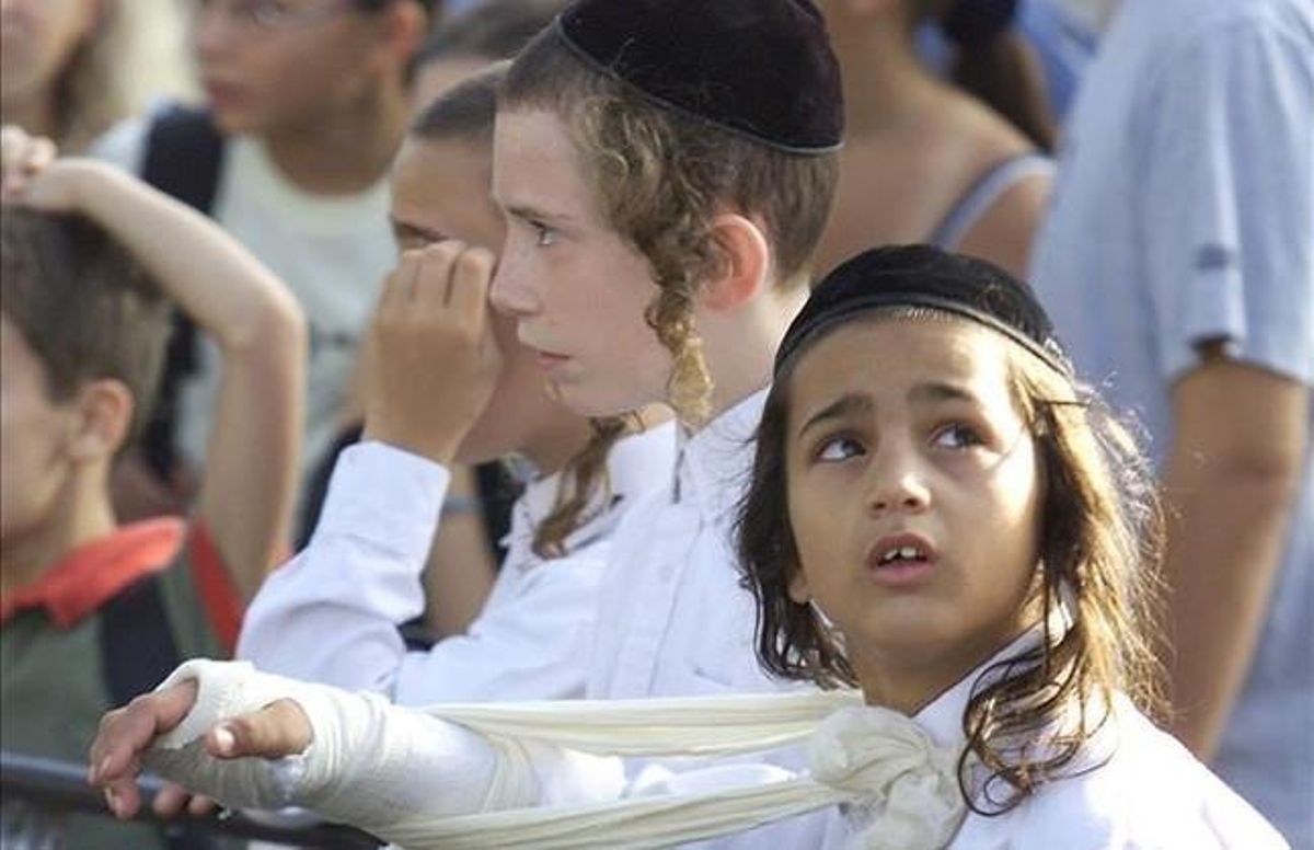 Niños judíos ultraortodoxos. Niños judíos ultraortodoxos.