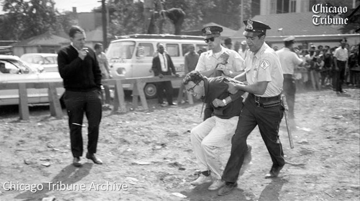 Imagen de 1963 que muestra la detención de Bernie Sanders.