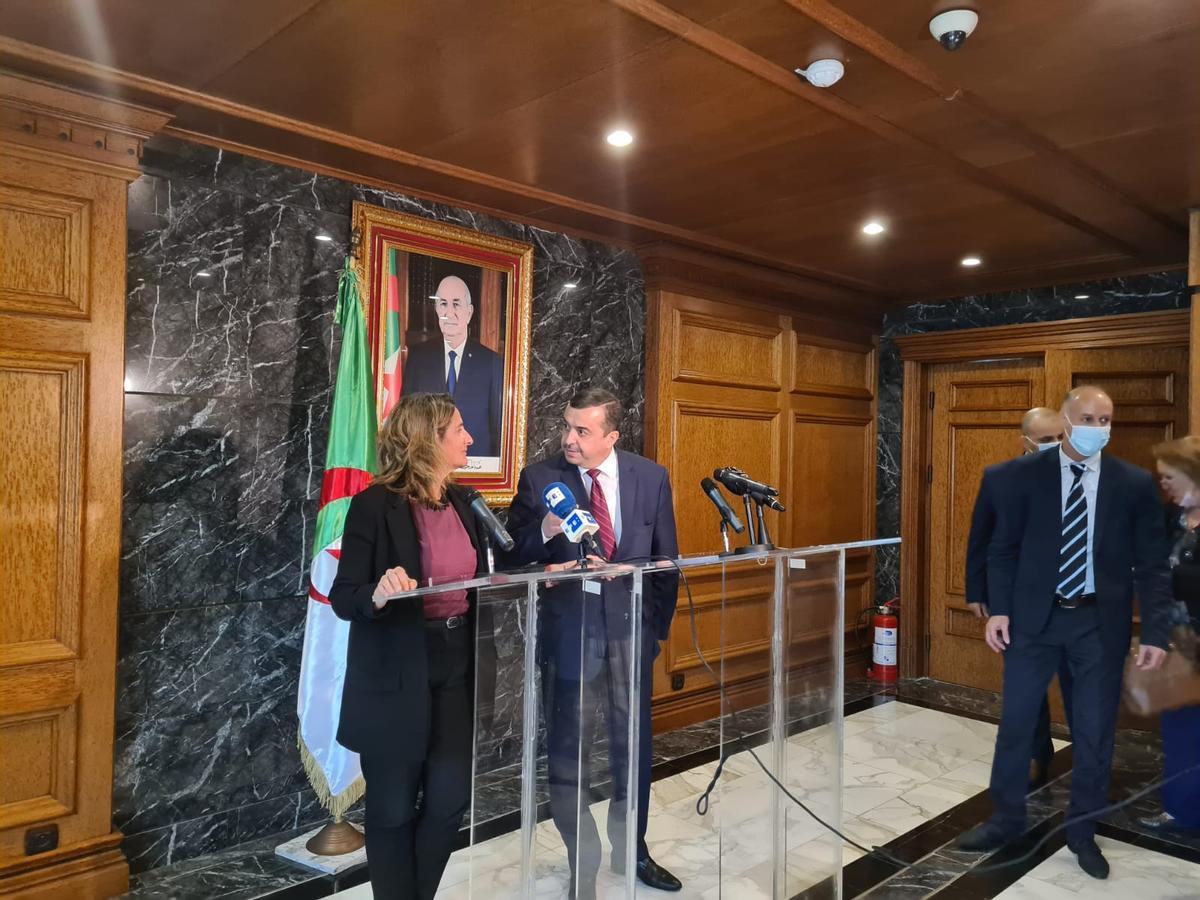 Ribera obtiene la "garantía total" de Argelia sobre el suministro de gas y encarrila un posible aumento
