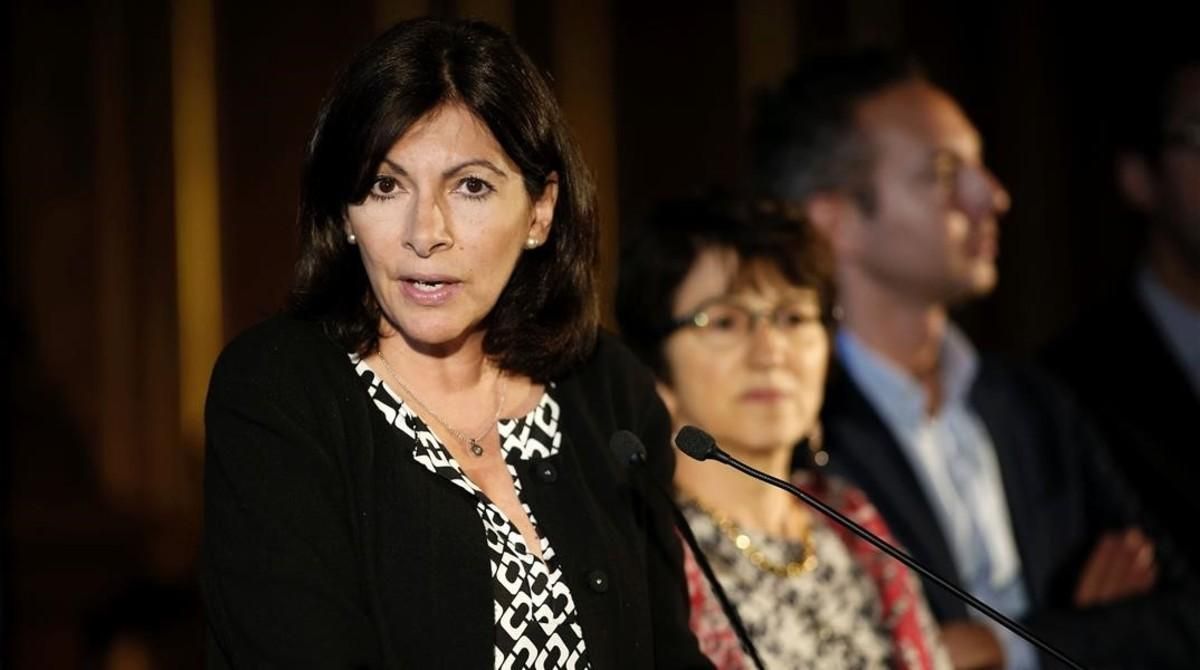 La alcaldesa de París, Anne Hidalgo, anuncia la creación del campo de refugiados, en París, el 31 de mayo. La alcaldesa de París, Anne Hidalgo, anuncia la creación del campo de refugiados, en París, el 31 de mayo.