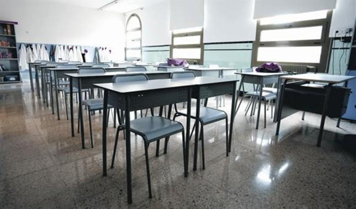 Pupitres vacíos 8 Aula del colegio concertado Marillac, en el Eixample de Barcelona, ayer. Pupitres vacíos 8 Aula del colegio concertado Marillac, en el Eixample de Barcelona, ayer.