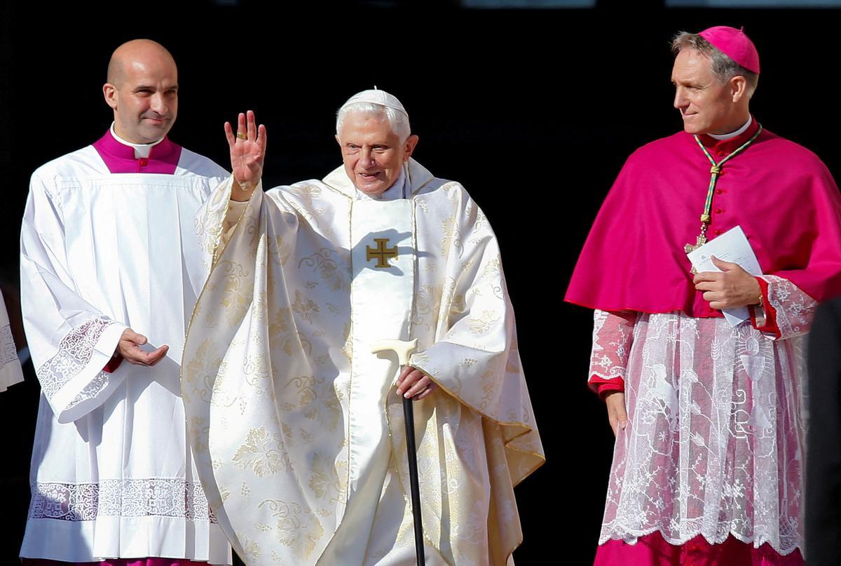 El funeral de Benedicto se celebrará el jueves en San Pedro y será oficiado por el papa Francisco