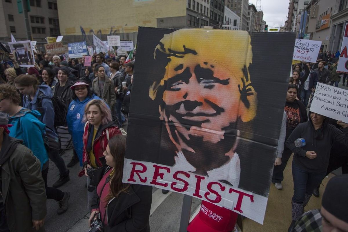 Participantes en una manifestación contra Trump en Los Ángeles, este sábado. Participantes en una manifestación contra Trump en Los Ángeles, este sábado.