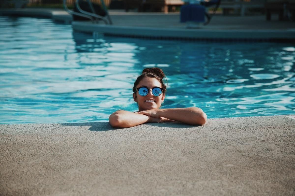 La odontóloga responde: ¿Puede el cloro de la piscina estropear los dientes? La odontóloga responde: ¿Puede el cloro de la piscina estropear los dientes?