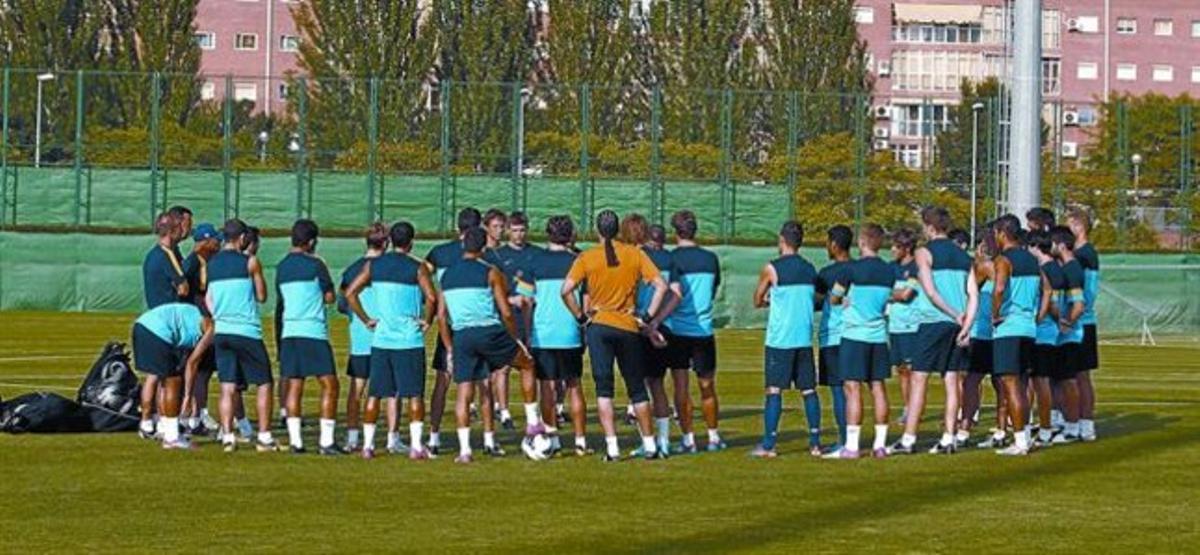 Los jugadores del Barça en el entrenamiento de ayer en la ciudad deportiva de Sant Joan Despí. Los jugadores del Barça en el entrenamiento de ayer en la ciudad deportiva de Sant Joan Despí.