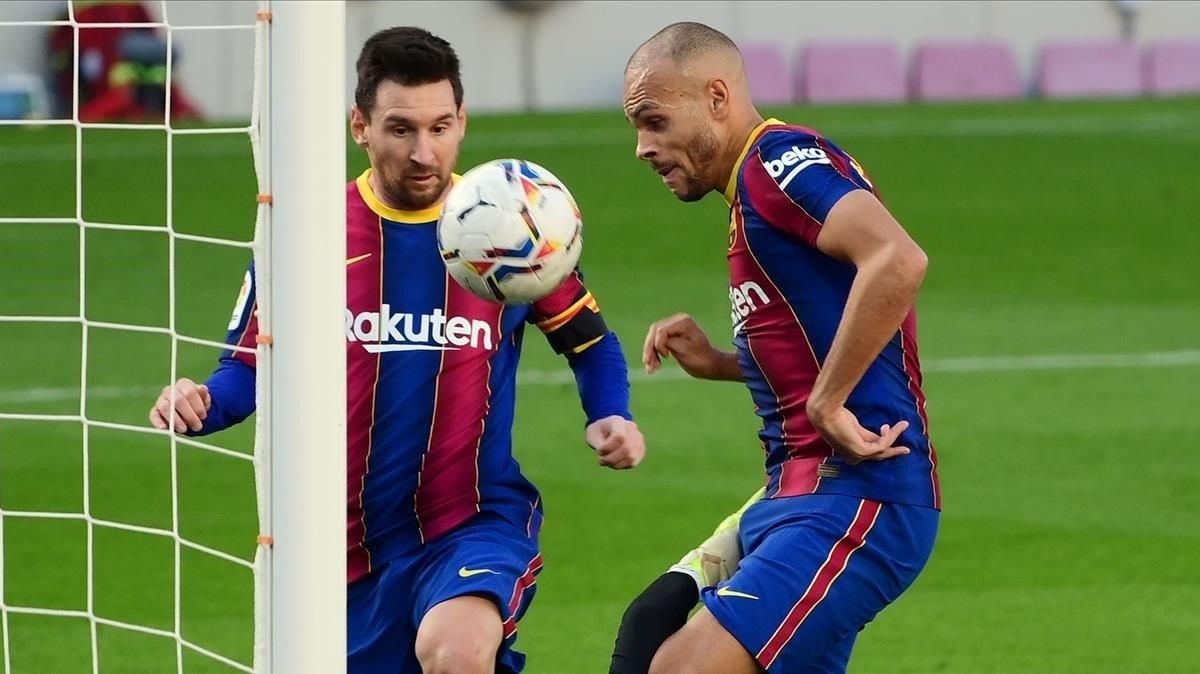 Braithwaite, junto a Messi, marca ante Osasuna. Braithwaite, junto a Messi, marca ante Osasuna.