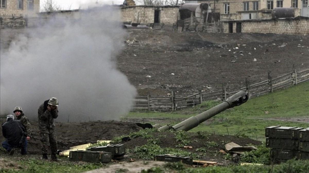 Artilleria de autodefensa en Nagorno-Karabakh. Artilleria de autodefensa en Nagorno-Karabakh.
