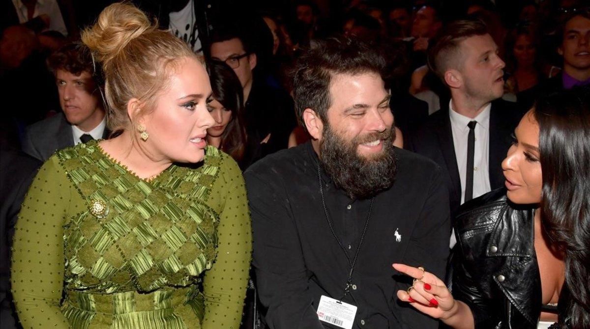 Adele y su exmarido, Simon Konecki, en la ceremonia de los Grammy del 2017, en Los Ángeles. Adele y su exmarido, Simon Konecki, en la ceremonia de los Grammy del 2017, en Los Ángeles.