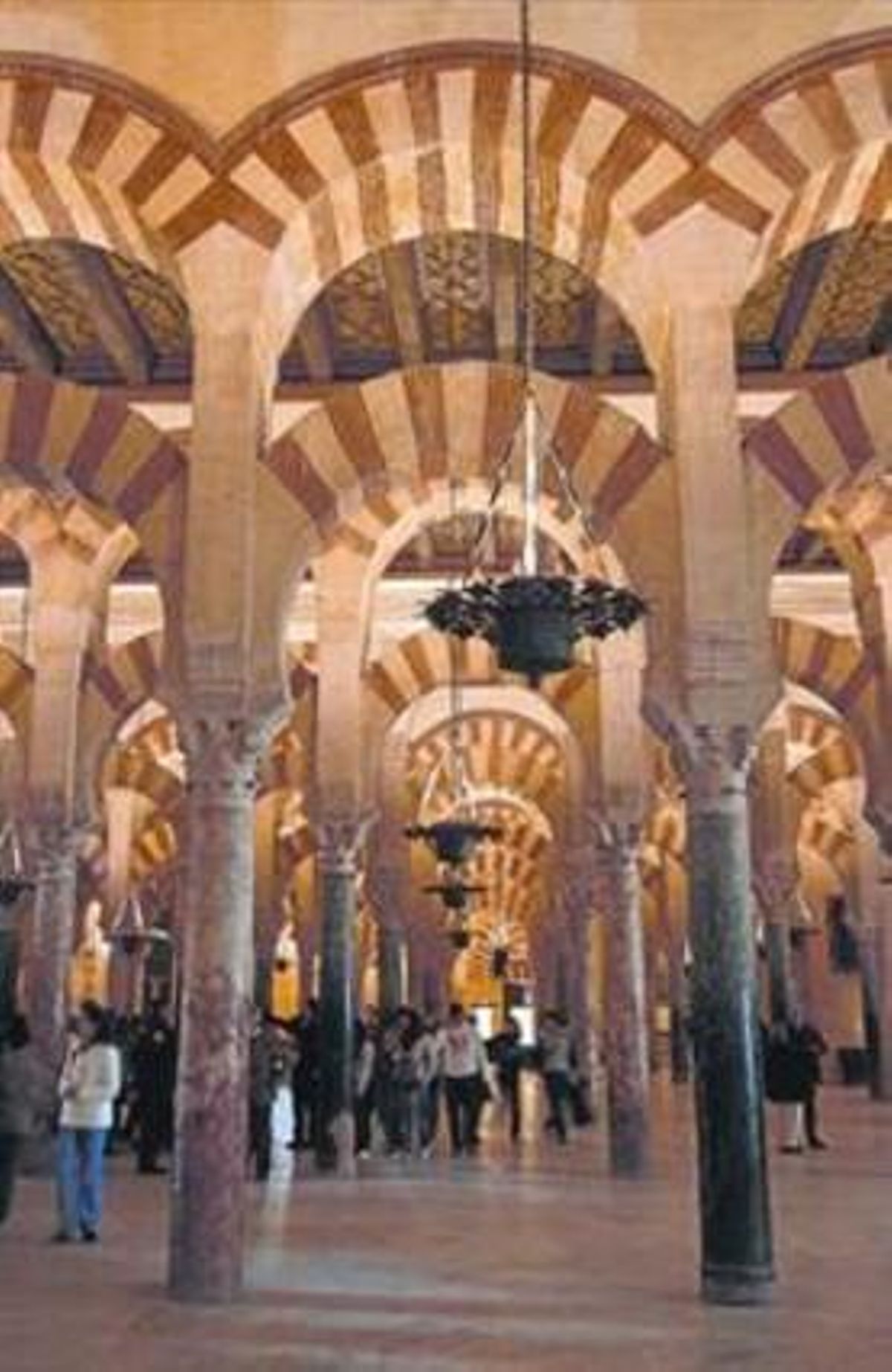 Interior de la mezquita de Córdoba, registrada a nombre de la Iglesia. Interior de la mezquita de Córdoba, registrada a nombre de la Iglesia.