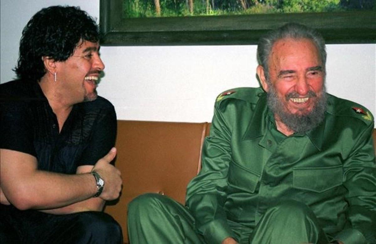 Maradona y Fidel Castro, en el Palacio de la Revolución de La Habana, en el 2001 Maradona y Fidel Castro, en el Palacio de la Revolución de La Habana, en el 2001
