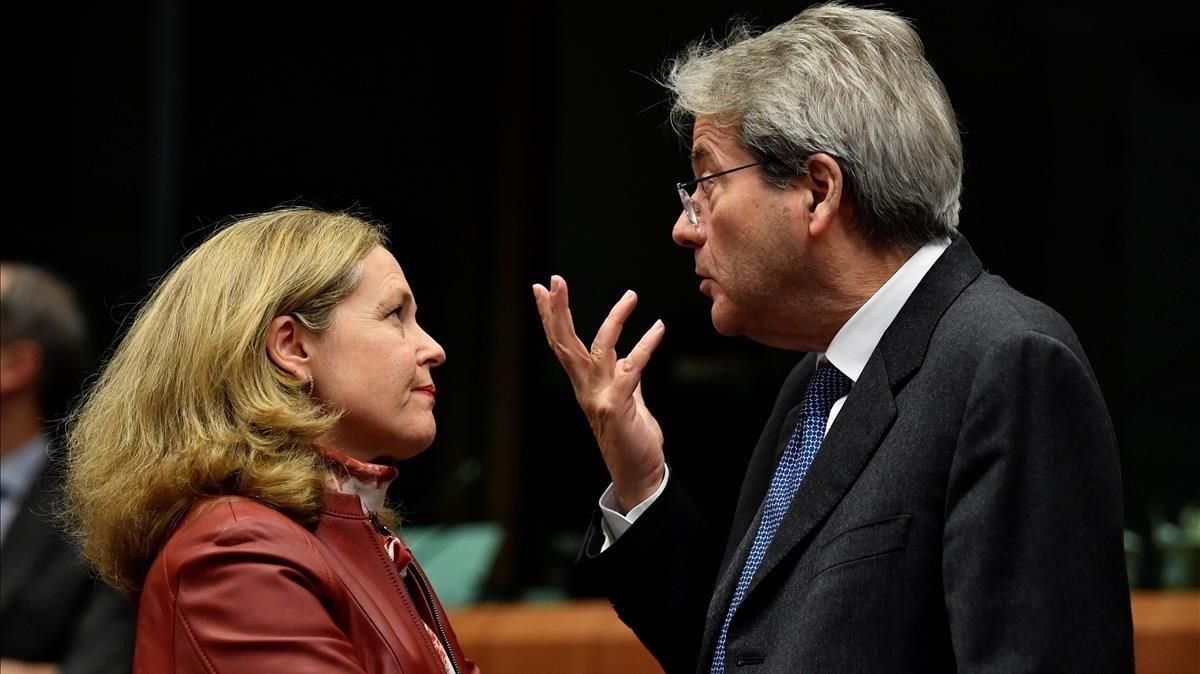 La vicepresidenta económica, Nadia Calviño, con el comisario de Economía, Paolo Gentiloni, en una reunión en enero en Bruselas. La vicepresidenta económica, Nadia Calviño, con el comisario de Economía, Paolo Gentiloni, en una reunión en enero en Bruselas.