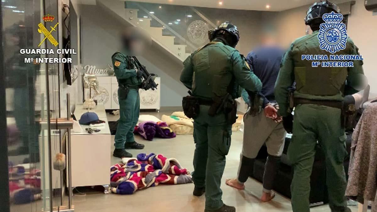 Desarticulación del clan de ’Los Pantoja’, una de las bandas de narcos más activas en el Campo de Gibraltar Desarticulación del clan de ’Los Pantoja’, una de las bandas de narcos más activas en el Campo de Gibraltar