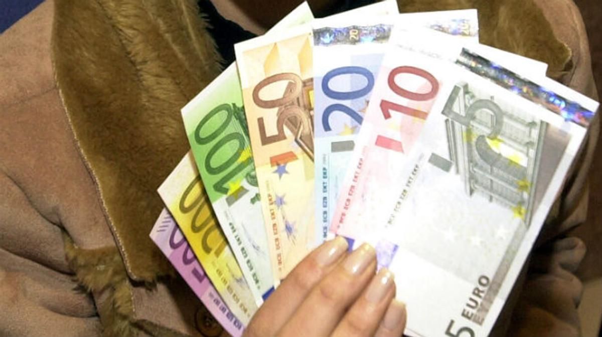 Varios billetes en circulación en la zona euro. Varios billetes en circulación en la zona euro.
