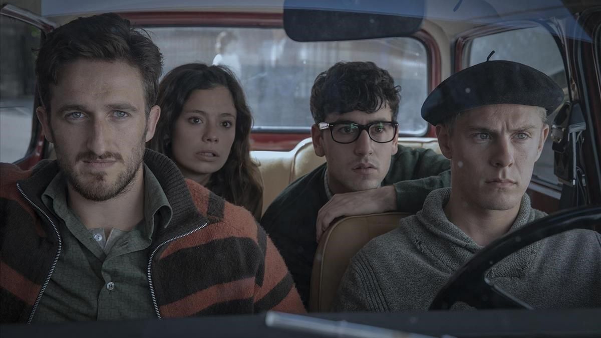 Joan Amargós, Anna Castillo, Àlex Monner y Patrick Criado, en la serie ’La línea invisible’, de Movistar+. Joan Amargós, Anna Castillo, Àlex Monner y Patrick Criado, en la serie ’La línea invisible’, de Movistar+.