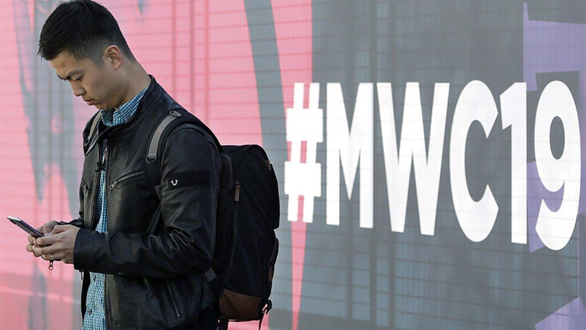 Un visitante del Mobile World Congress 2019, en Barcelona.