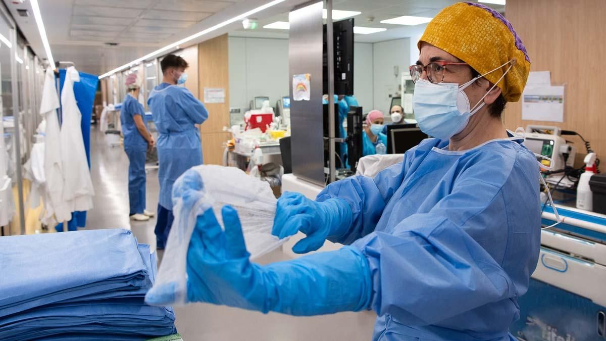 Atención a pacientes graves con covid en el Hospital Clínic de Barcelona. Atención a pacientes graves con covid en el Hospital Clínic de Barcelona.
