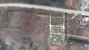 El alcalde de Mariúpol denuncia fosas comunes con imágenes de satélite.