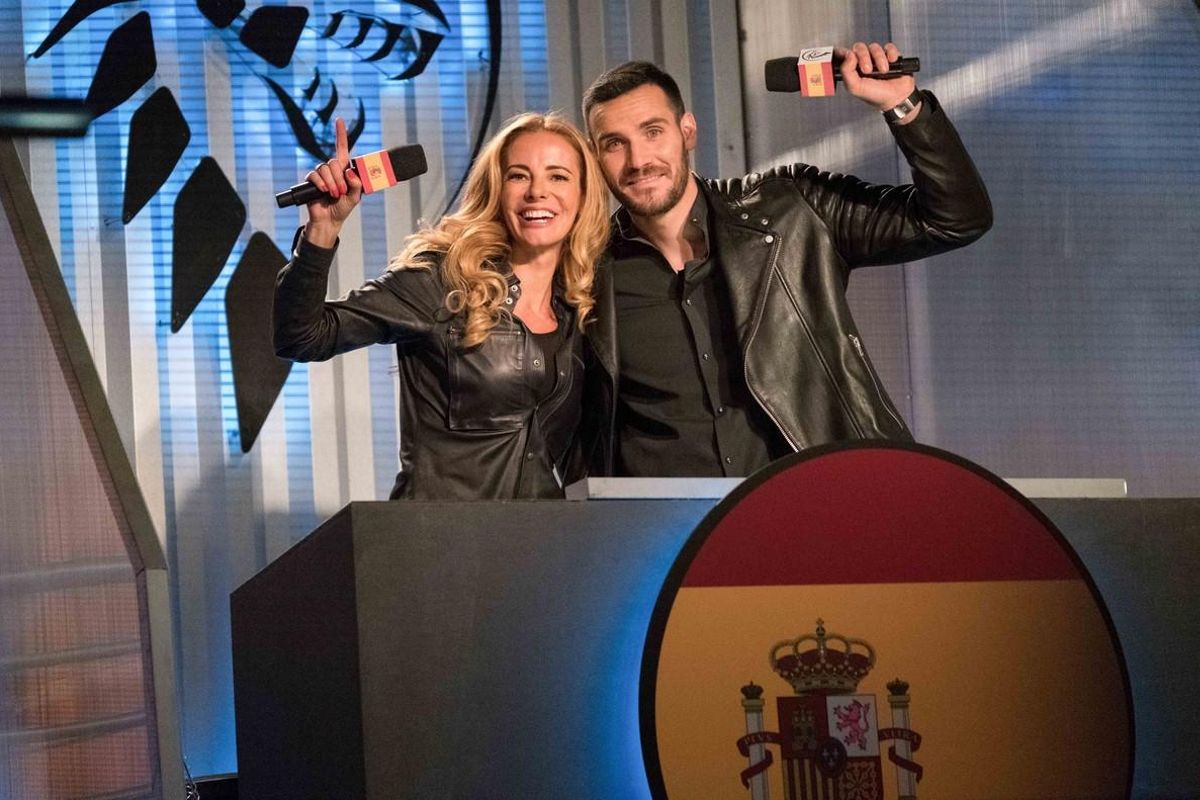 La presentadora Paula Vázquez y el ganador de la segunda temporada de ’Masterchef celebrity’ , Saúl Craviotto, son los presentadores de la versión española del concurso ’Ultimate Beastmaster’ (Netflix). La presentadora Paula Vázquez y el ganador de la segunda temporada de ’Masterchef celebrity’ , Saúl Craviotto, son los presentadores de la versión española del concurso ’Ultimate Beastmaster’ (Netflix).