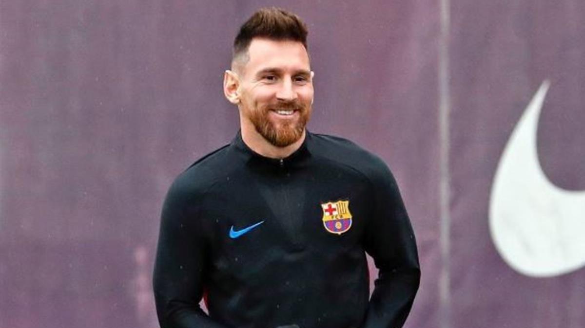 Lionel Messi luce nueva imagen durante el entrenamiento previo al partido contra el Getafe.
