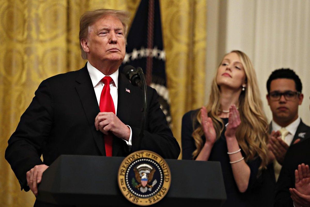 Trump considera que los estudiantes estadounidenses de ideología conservadora están, dijo, bajo asedio. Trump considera que los estudiantes estadounidenses de ideología conservadora están, dijo, bajo asedio.