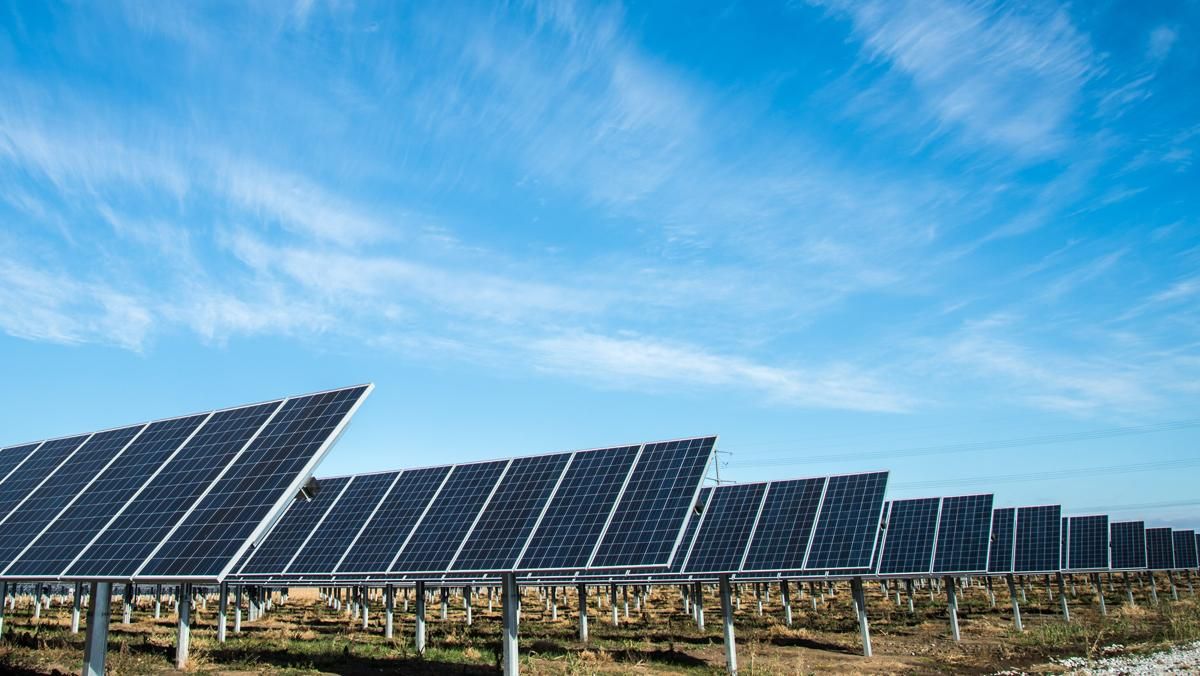 Un parque de placas solares. Un parque de placas solares.