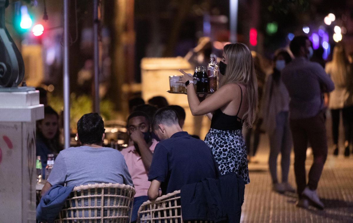 Las ventas del sector servicios crecen un 18,2% en marzo y la hostelería factura un 85% más Las ventas del sector servicios crecen un 18,2% en marzo y la hostelería factura un 85% más