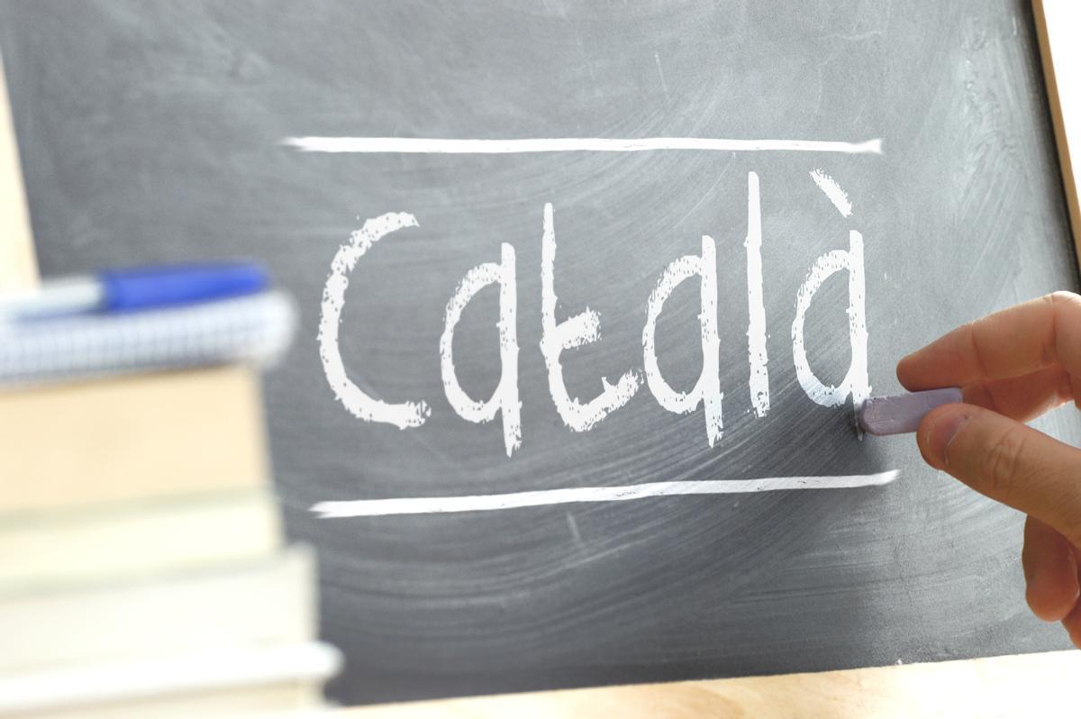 El 81,9% de los catalanes con, como mínimo, un abuelo catalanoparlante habla habitualmente en esta lengua. El 81,9% de los catalanes con, como mínimo, un abuelo catalanoparlante habla habitualmente en esta lengua.
