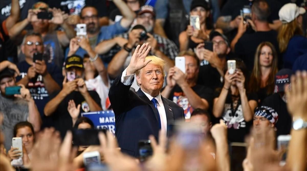 Simpatizantes de Trump le jalean a su llegada a un mitin en Pensilvania. Simpatizantes de Trump le jalean a su llegada a un mitin en Pensilvania.