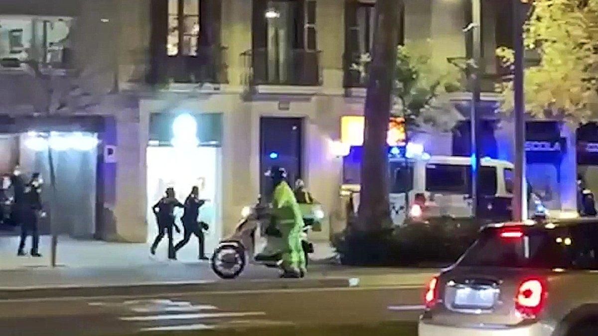 Arrels es presentarà com a acusació popular contra el guàrdia urbà que va disparar a l'indigent Arrels es presentarà com a acusació popular contra el guàrdia urbà que va disparar a l'indigent